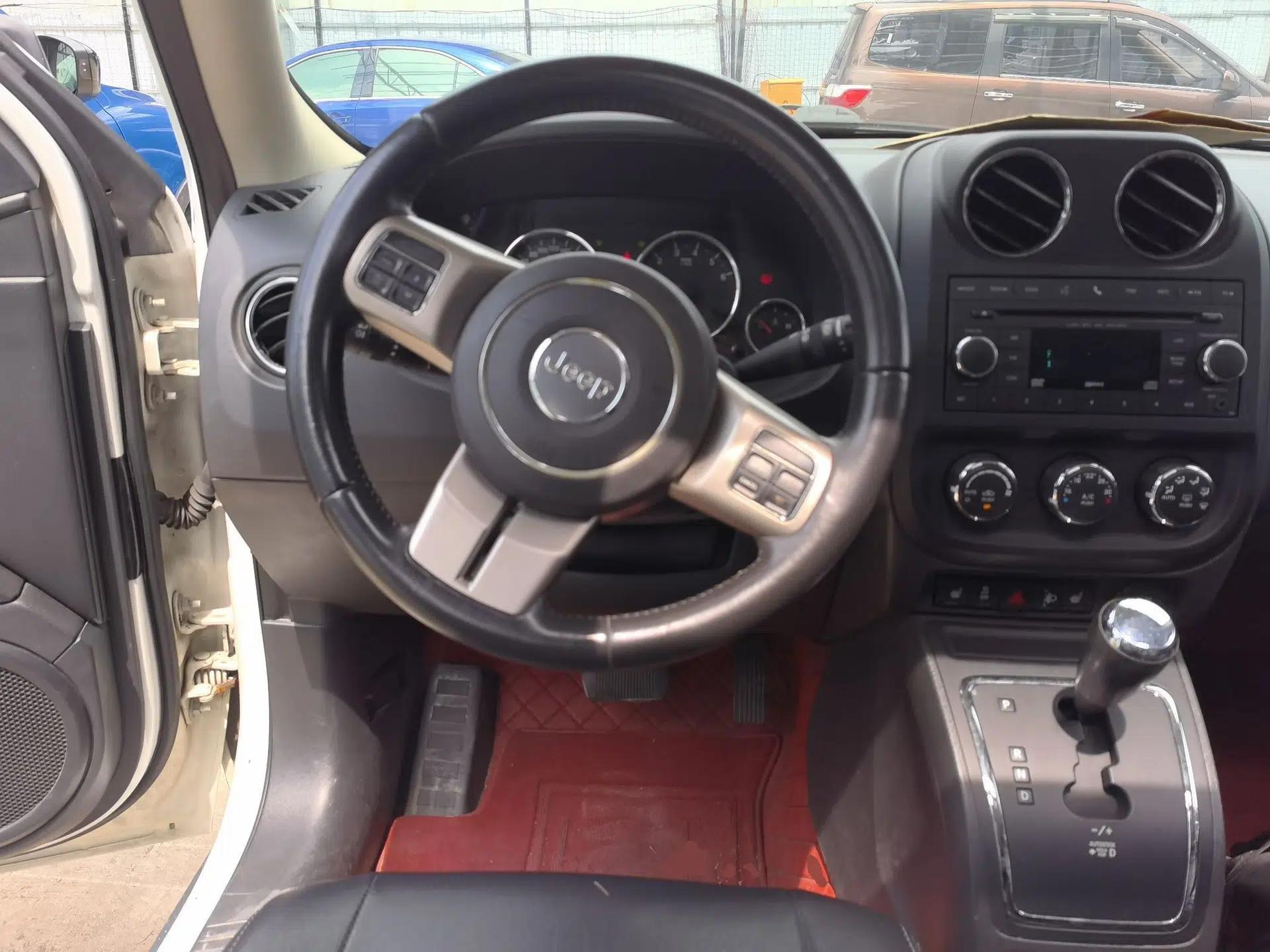 Jeep Patriot 2012 2.4 Luxury Edition — миниатюра 10
