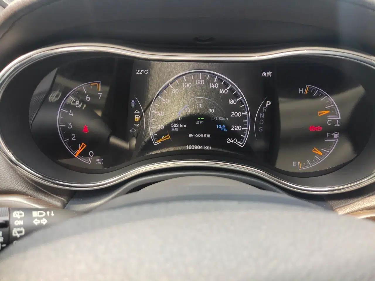 Jeep Grand Cherokee 2015 3.6L Luxury Navigation Edition — миниатюра 12
