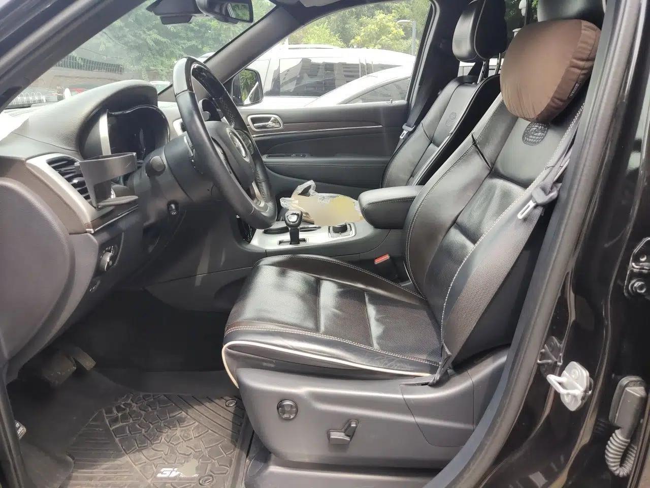 Jeep Grand Cherokee 2015 3.6L Luxury Navigation Edition — миниатюра 15