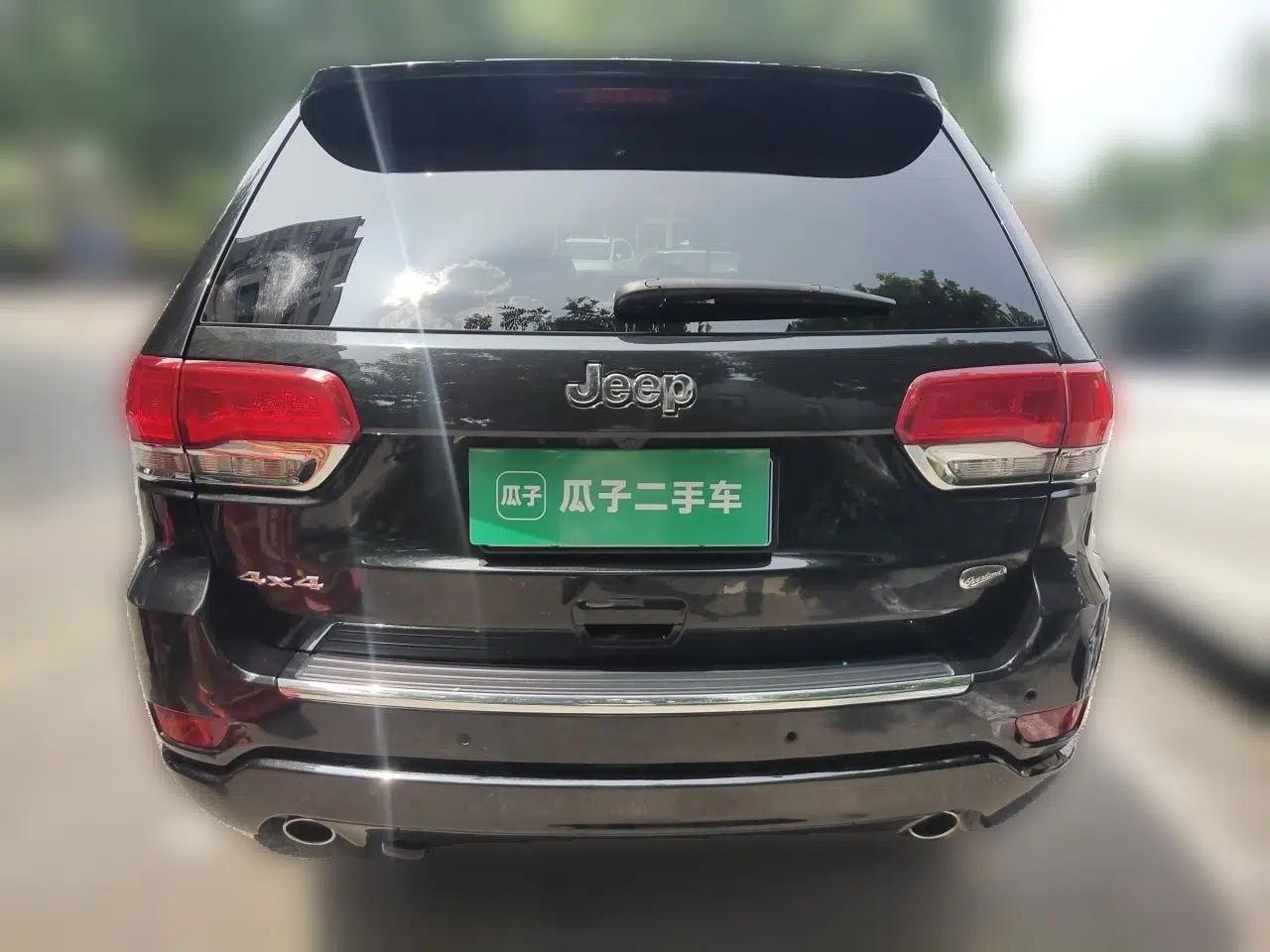 Jeep Grand Cherokee 2015 3.6L Luxury Navigation Edition — миниатюра 5