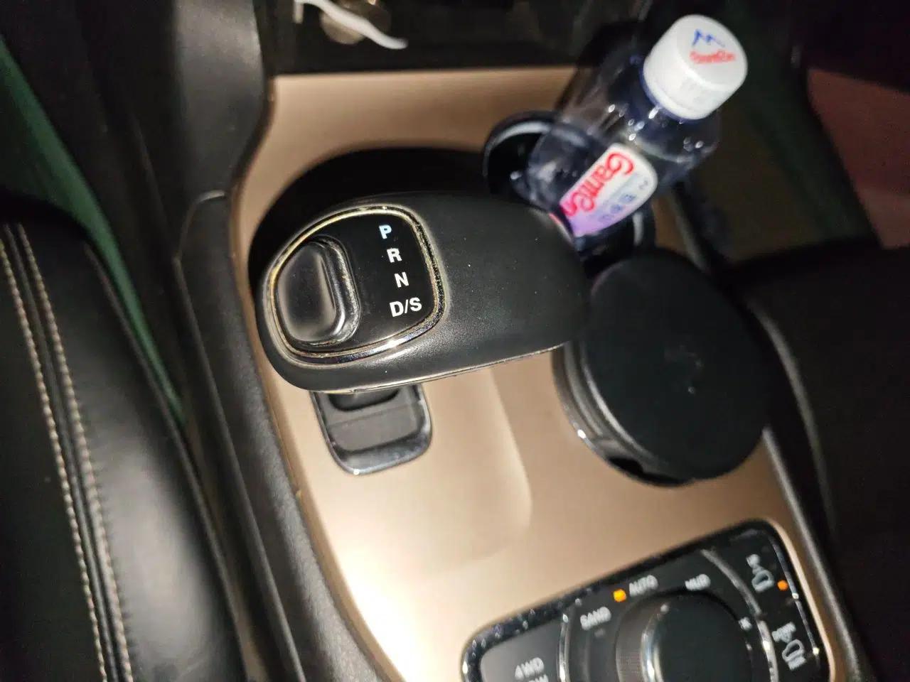 Jeep Grand Cherokee 2013 3.6L Luxury Navigation Edition — миниатюра 14