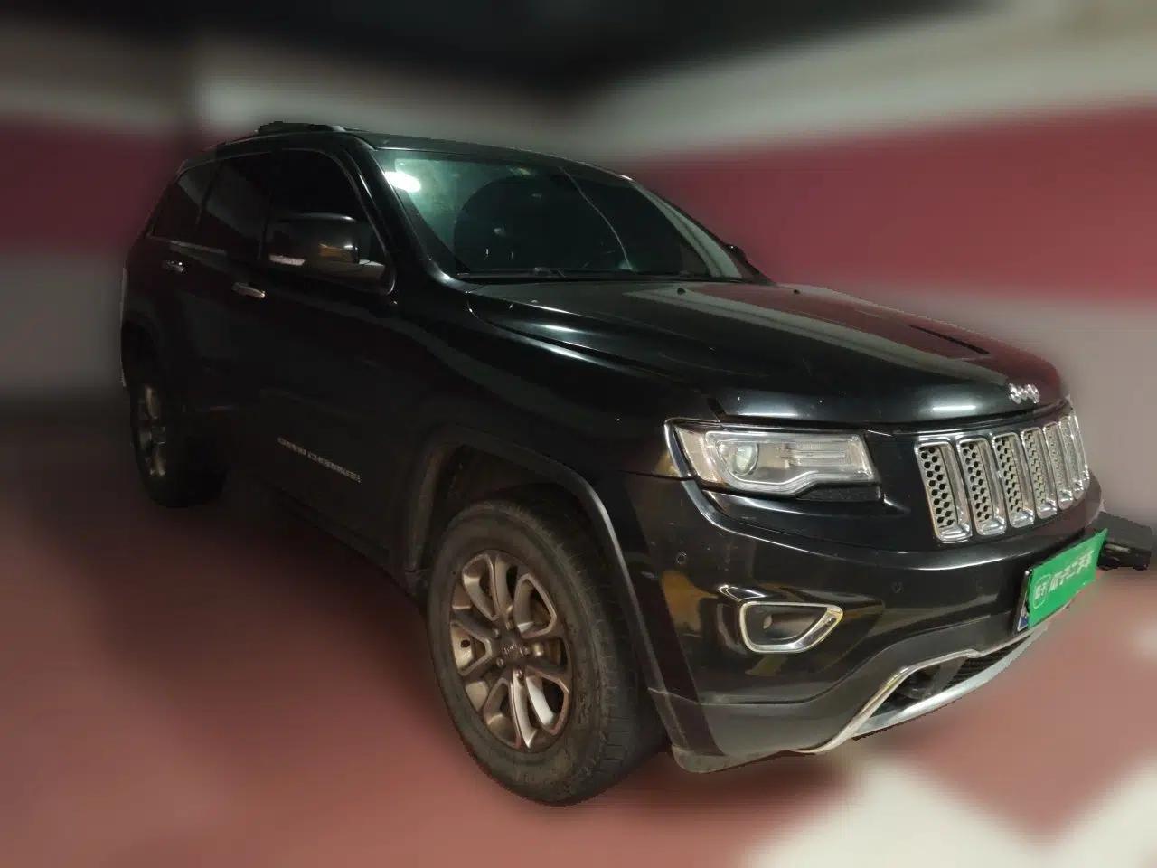 Jeep Grand Cherokee 2013 3.6L Luxury Navigation Edition — миниатюра 3