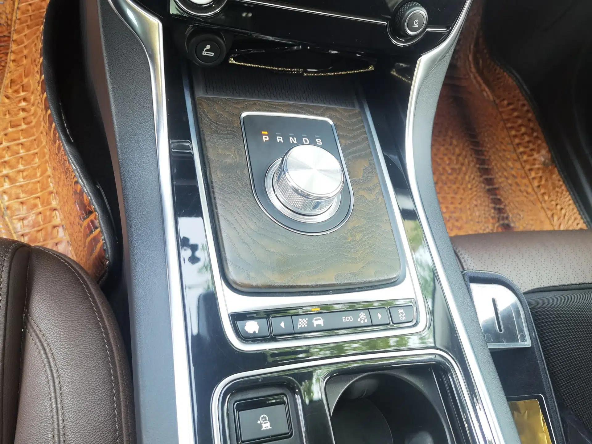 Jaguar XFL 2017 XFL 2.0T 240PS Premium Edition — миниатюра 14