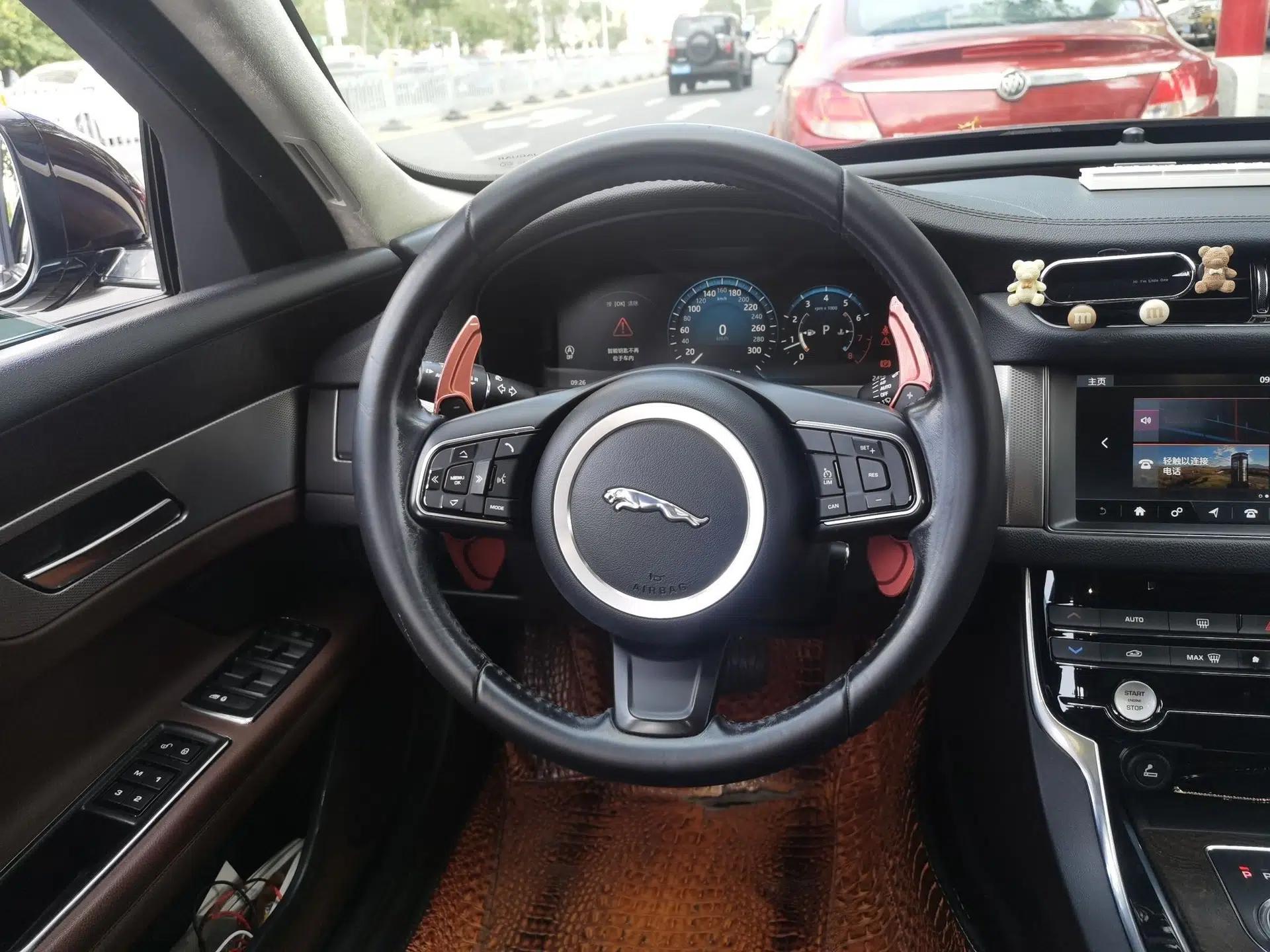 Jaguar XFL 2017 XFL 2.0T 240PS Premium Edition — миниатюра 10