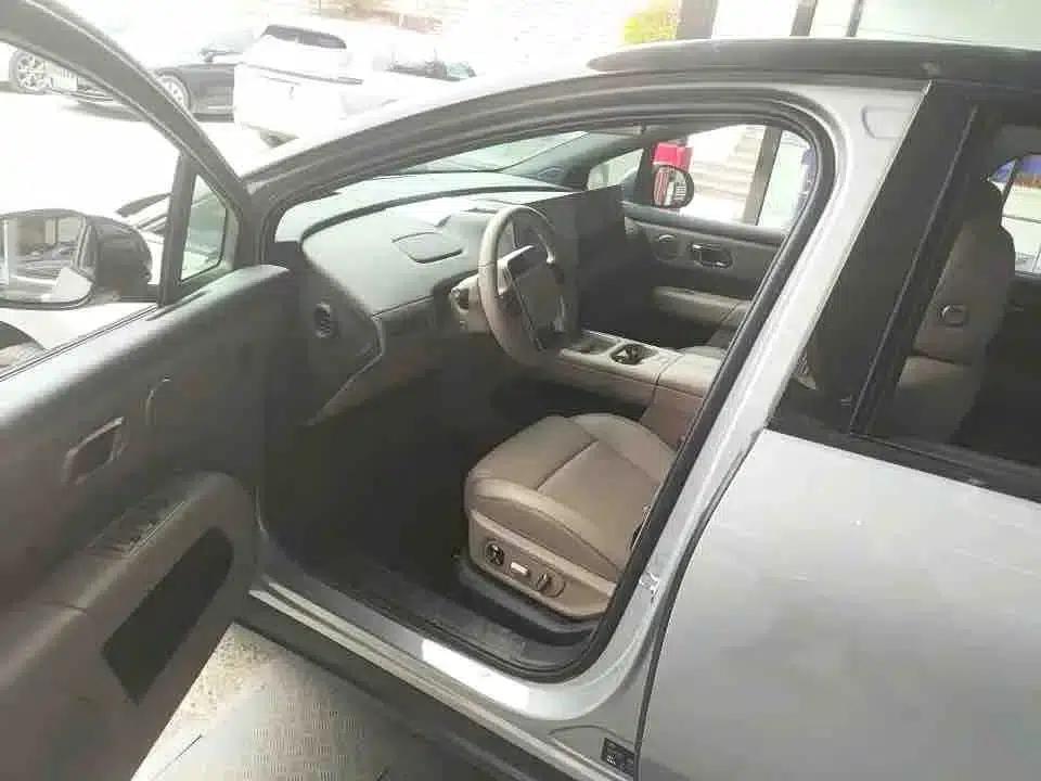 Li Auto i6 2025 Two-Wheel Drive Standard Edition — миниатюра 3