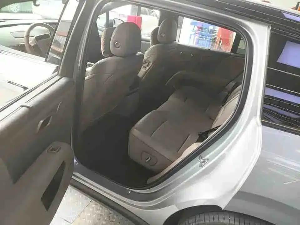 Li Auto i6 2025 Two-Wheel Drive Standard Edition — миниатюра 4