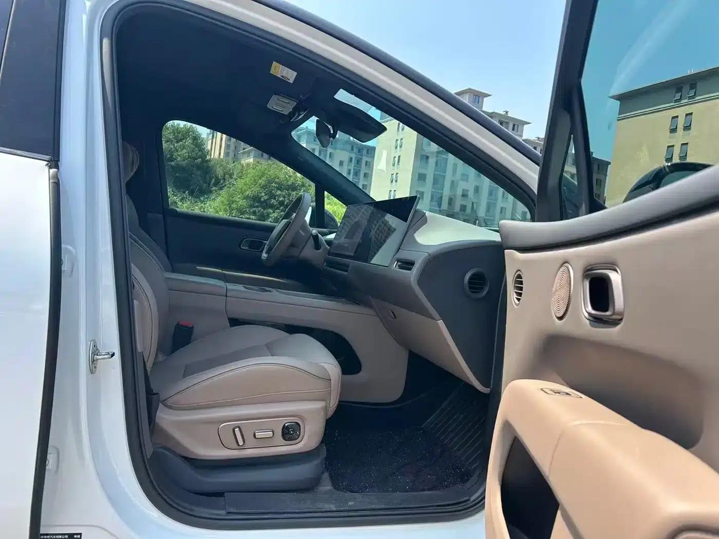 Li Auto i6 2025 Two-Wheel Drive Standard Edition — миниатюра 10
