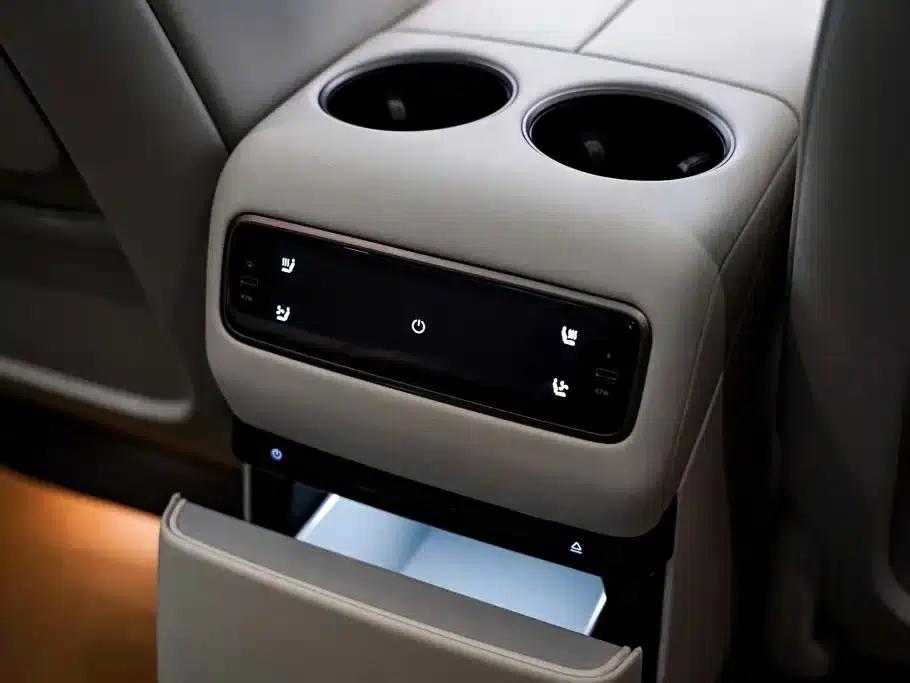 Li Auto i8 2025 Standard Edition — миниатюра 20
