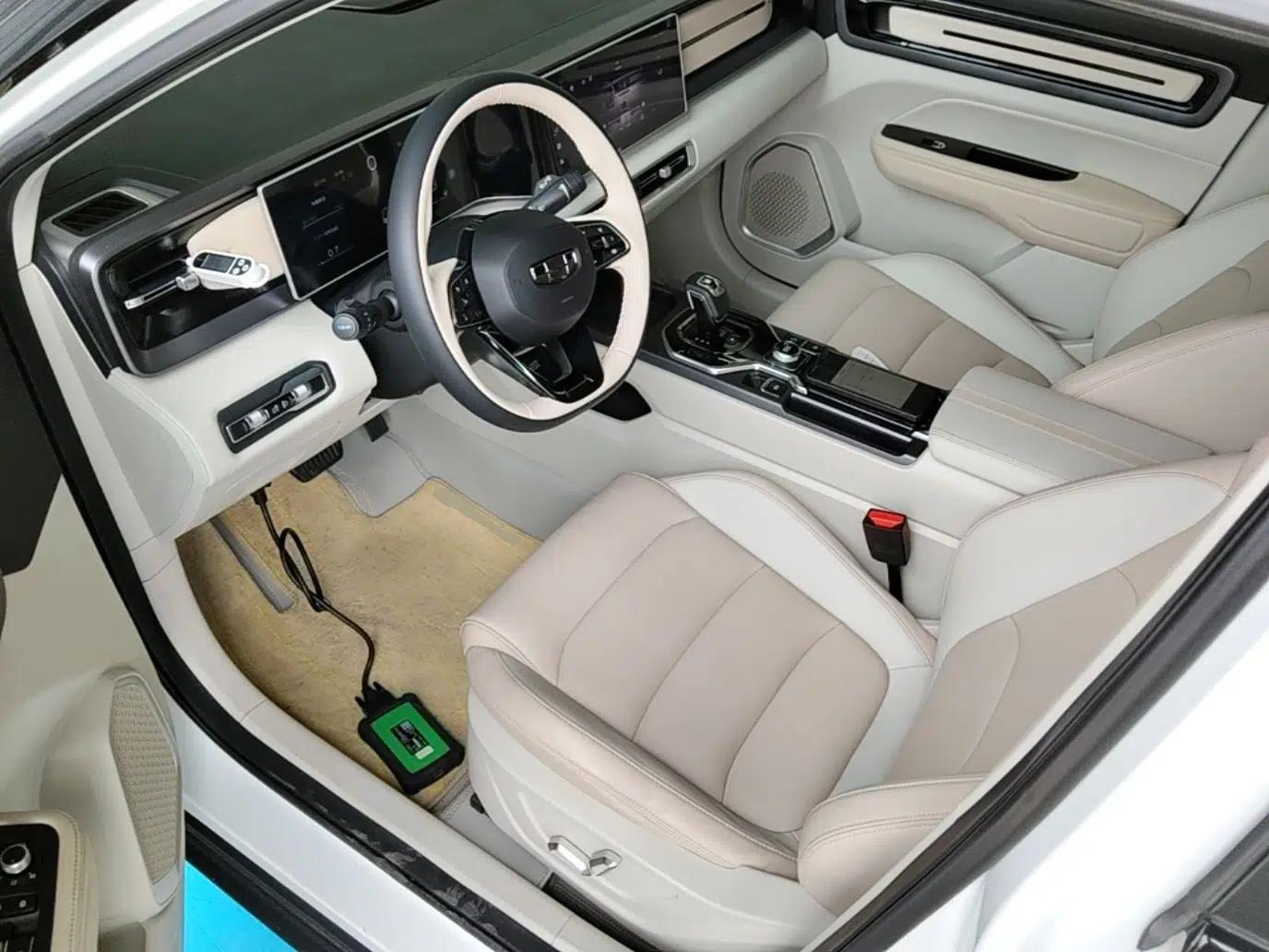 Geely Auto icon 2023 1.5TD Chocolate Smoothie Edition — миниатюра 17