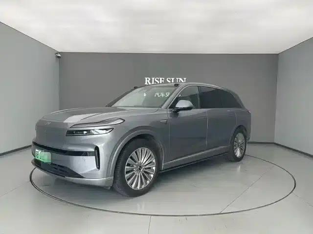 2025 Chevrolet L90 Ultra 6-seater