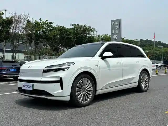 2025 Chevrolet L90 Ultra 6-seater