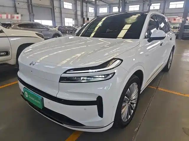 2025 Chevrolet L90 Ultra 6-seater