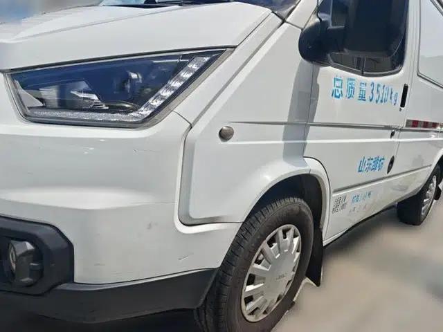 JMC Transit 2017 2.8T Commercial Version Short Wheelbase Mid-Roof 3-Seater JX493