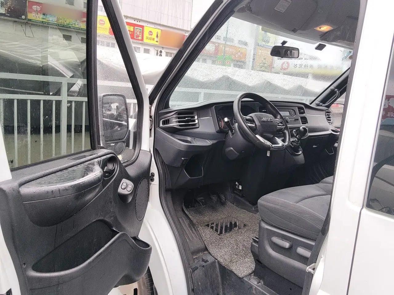 JMC Fushun 2022 2.0T Manual Multi-Function Passenger Vehicle Short Wheelbase Mid-Height Roof 6-Seater — миниатюра 16