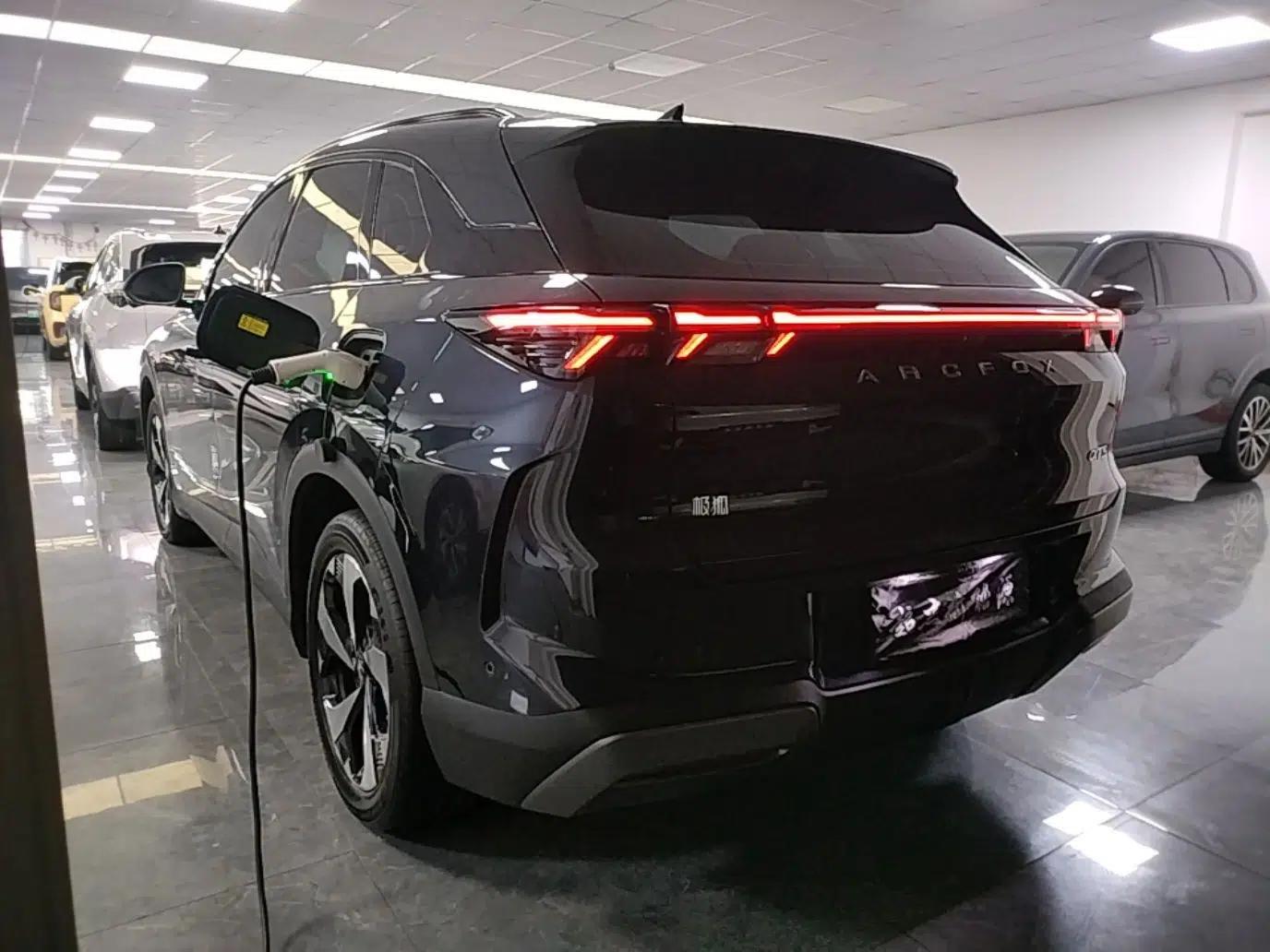 ARCFOX Alpha T5 2026 Model Pure Electric 660 Yuanjing Divine Driving Version — миниатюра 4