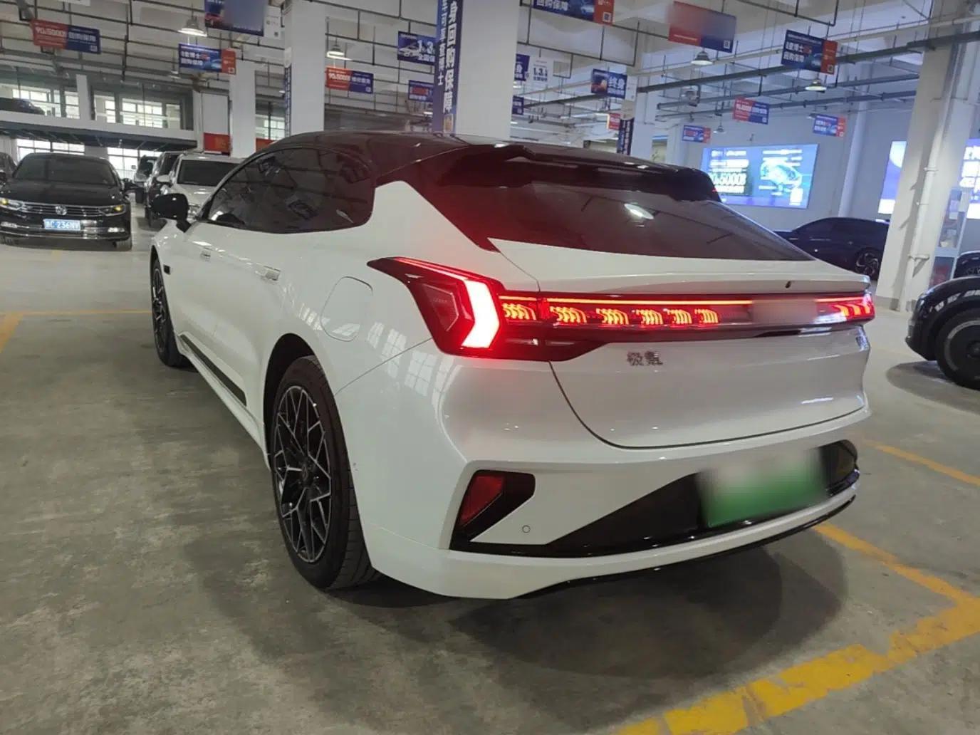 Zeekr 001 2025 WE Edition 100 kWh Rear-Wheel Drive — миниатюра 4