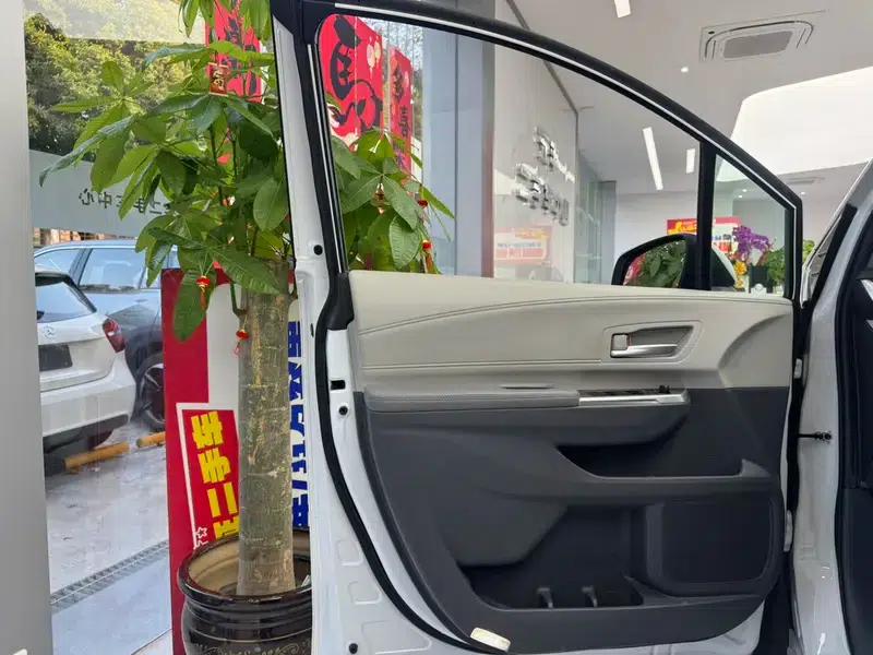 2021 Sena 2.5L Hybrid Luxury Edition — миниатюра 23