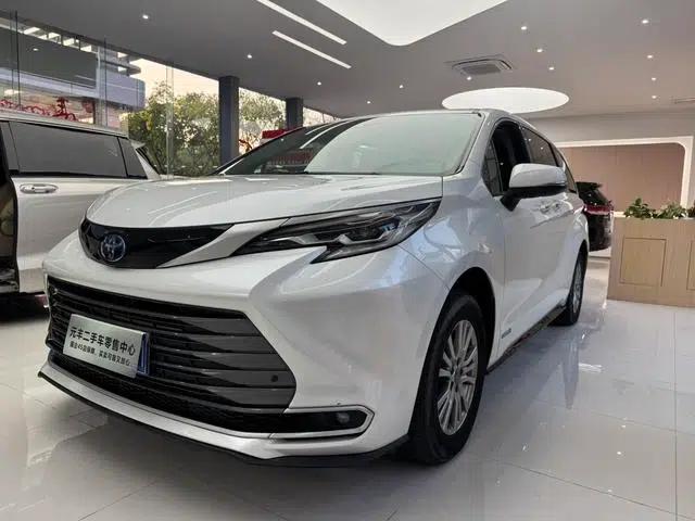 2021 Sena 2.5L Hybrid Luxury Edition