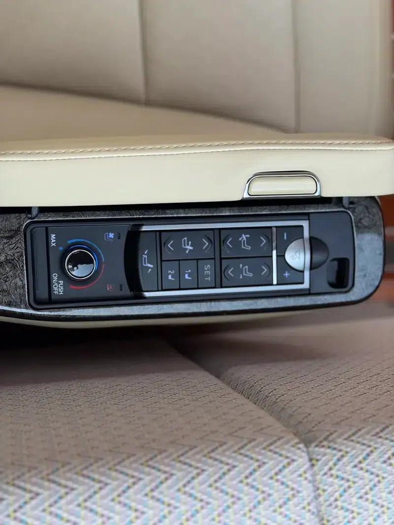 2023 Toyota Coaster 4.0L Manual Rear-Wheel Drive 12-Seater Factory Custom Edition — миниатюра 16