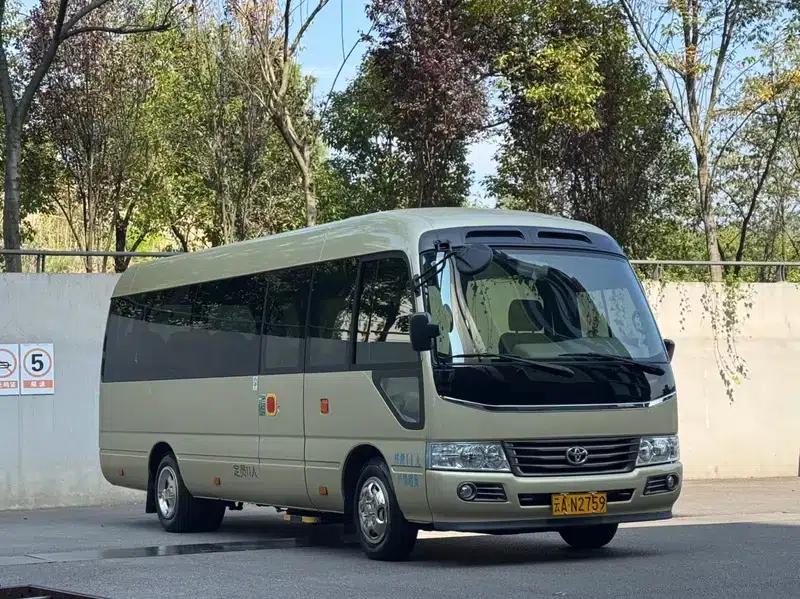 2023 Toyota Coaster 4.0L Manual Rear-Wheel Drive 12-Seater Factory Custom Edition — миниатюра 3