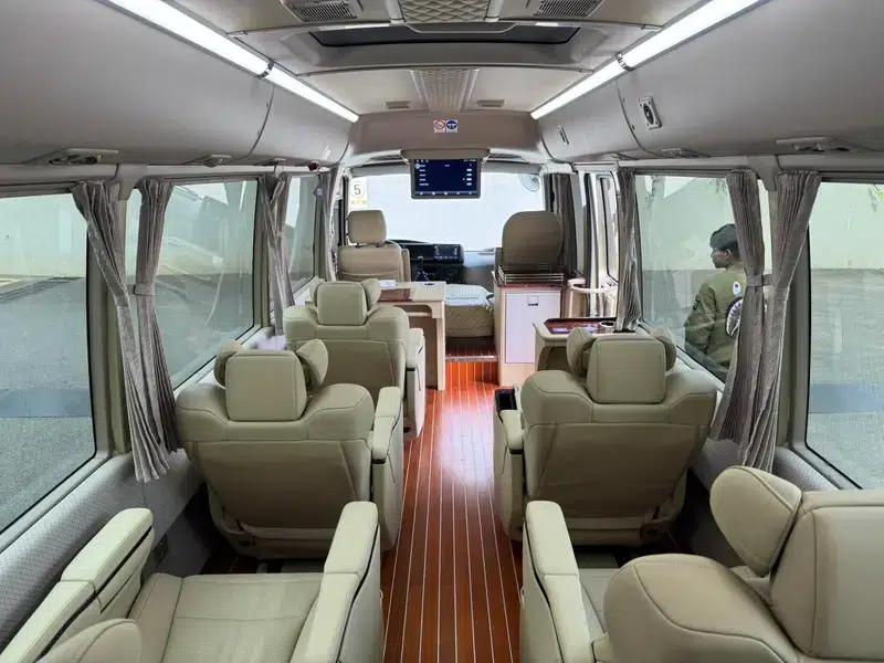 2023 Toyota Coaster 4.0L Manual Rear-Wheel Drive 12-Seater Factory Custom Edition — миниатюра 49
