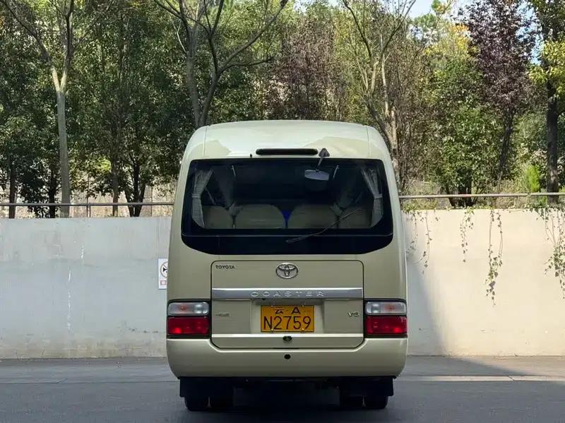 2023 Toyota Coaster 4.0L Manual Rear-Wheel Drive 12-Seater Factory Custom Edition — миниатюра 6