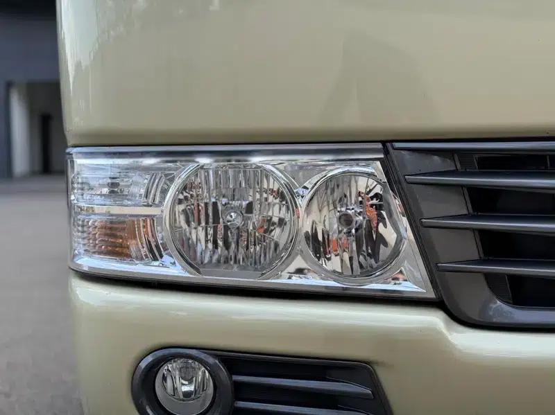 2023 Toyota Coaster 4.0L Manual Rear-Wheel Drive 12-Seater Factory Custom Edition — миниатюра 9