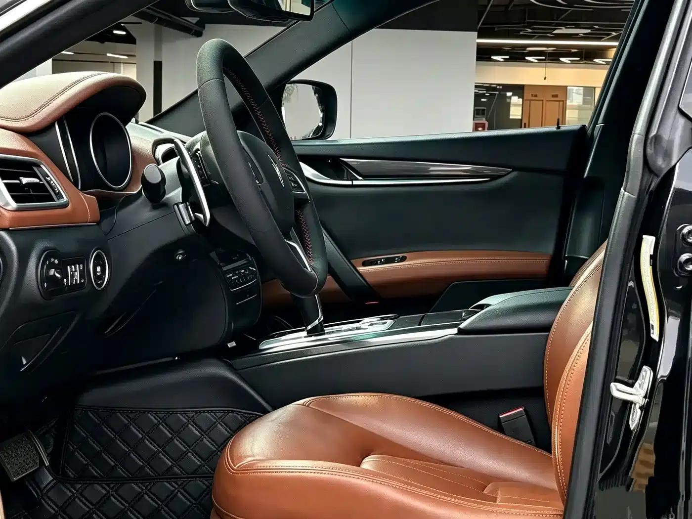2014 Ghibli 3.0T Standard Edition — миниатюра 5