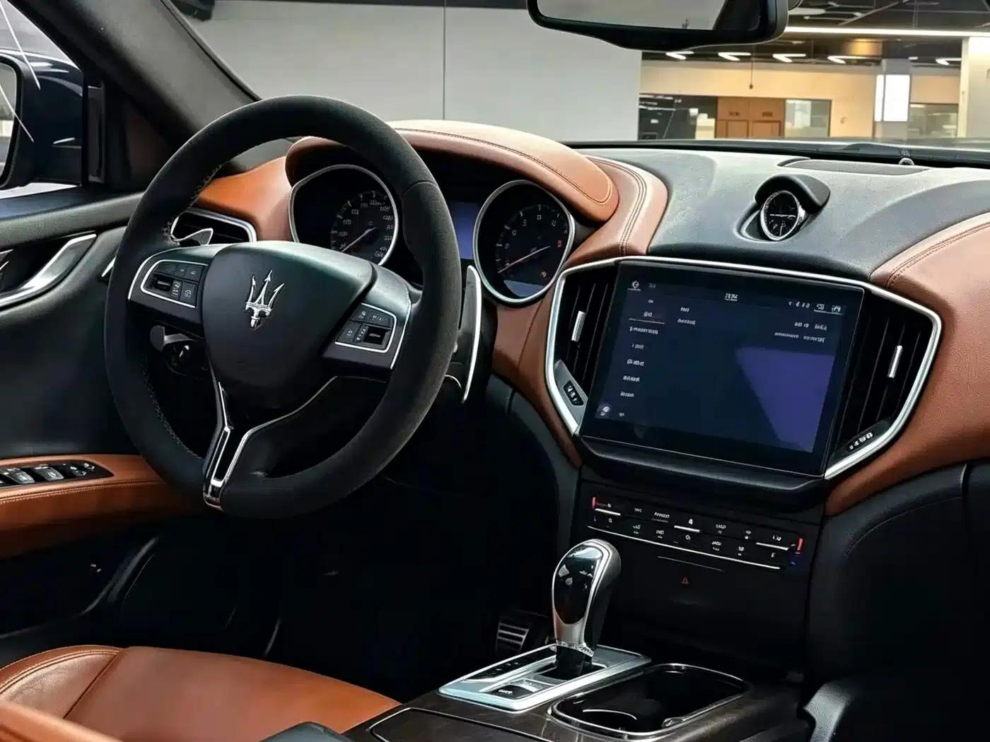 2014 Ghibli 3.0T Standard Edition — миниатюра 7