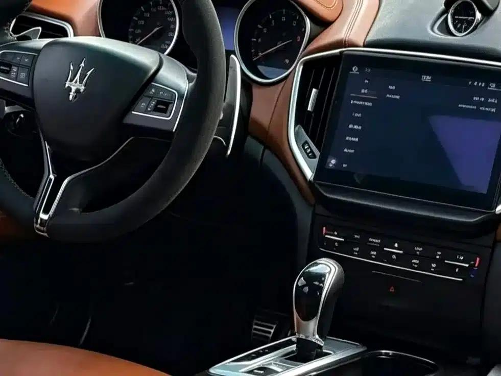 2014 Ghibli 3.0T Standard Edition — миниатюра 9