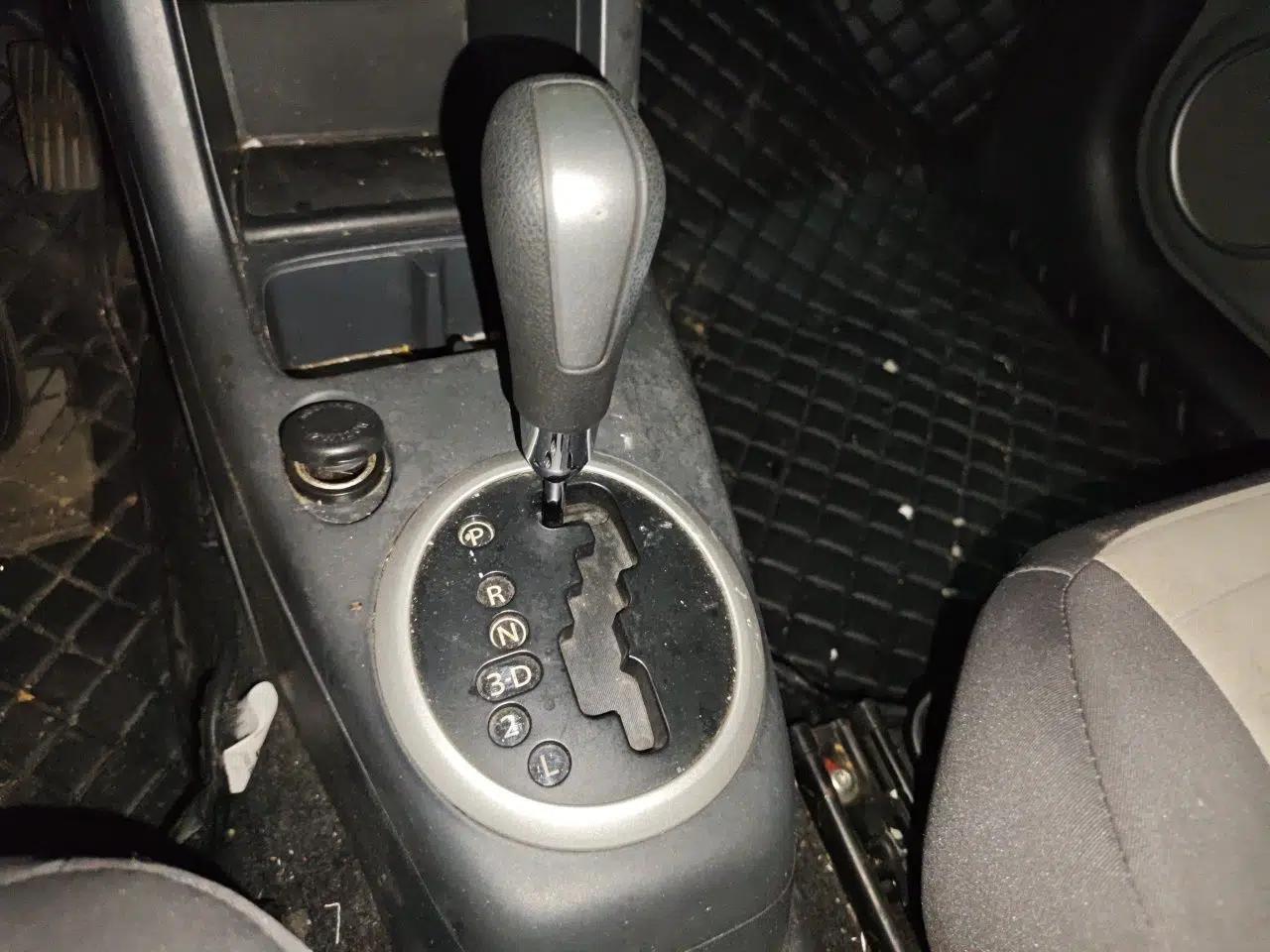 Suzuki Swift 2013 1.5L Automatic Standard Edition — миниатюра 14