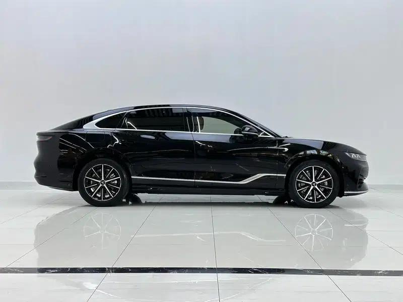 Voyah Chase PHEV 2024 Extended Range AWD Executive Edition — миниатюра 8
