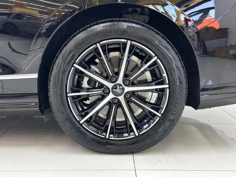Voyah Chase PHEV 2024 Extended Range AWD Executive Edition — миниатюра 9