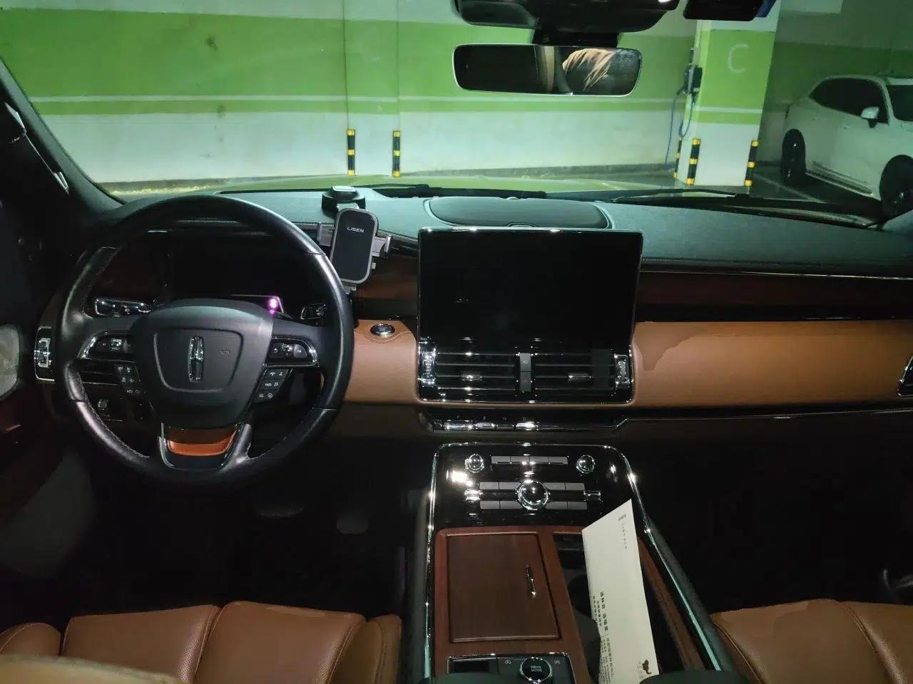 Lincoln Navigator 2022 3.5T Prestige Edition — миниатюра 9