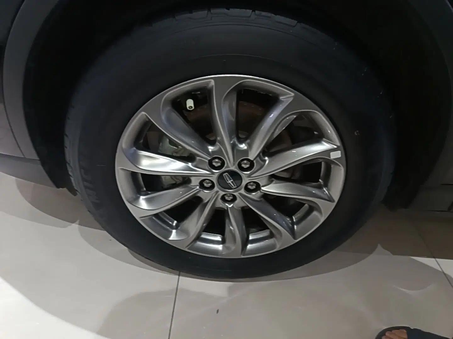 Lincoln Corsair 2021 2.0T Two-Wheel Drive Deluxe Edition — миниатюра 10