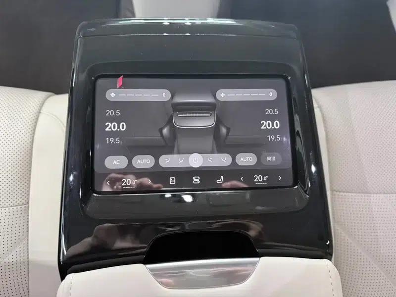 Voyah Chasing Light L 2026 All-Wheel Drive Ultra — миниатюра 6