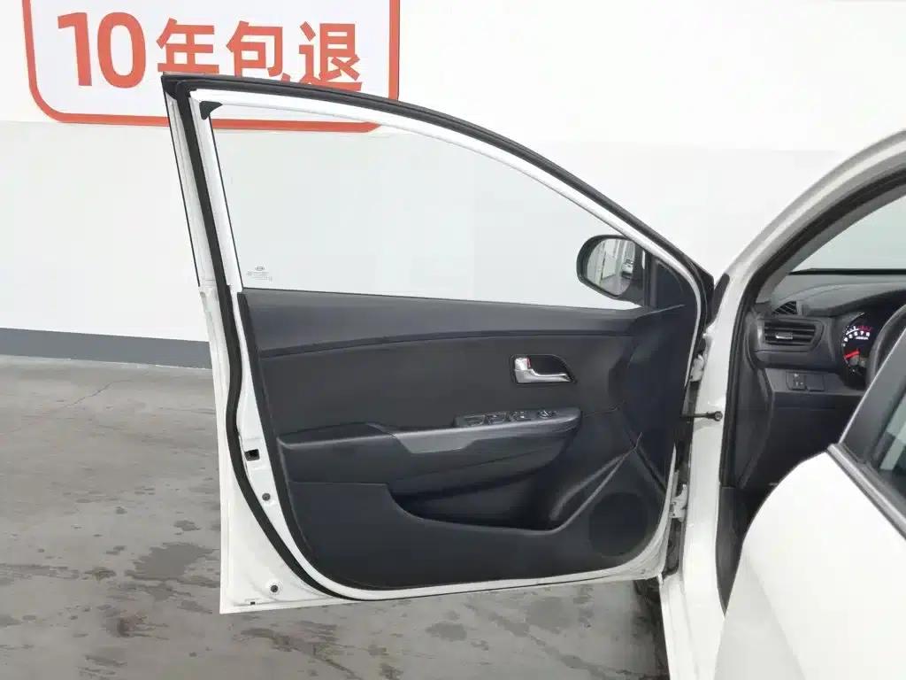 Kia K2 2015 Sedan 1.4L MT GLS — миниатюра 8