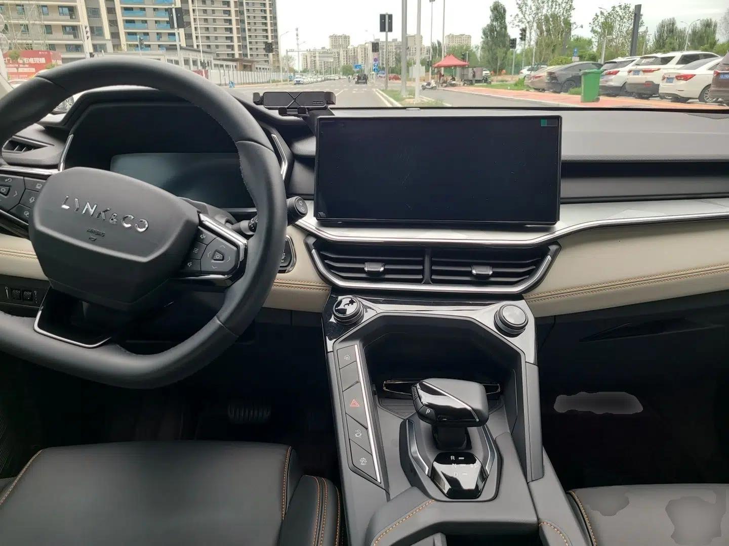 Lynk & Co 06 EM-P 2023 1.5T Remix PHEV Pro — миниатюра 6