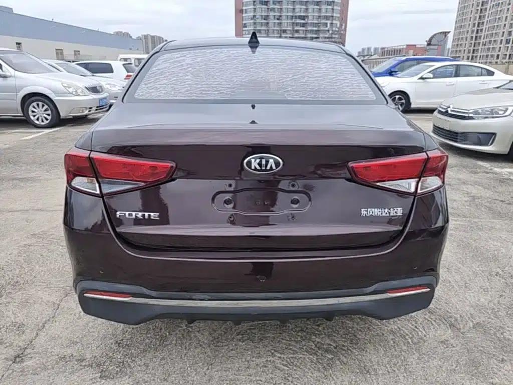 2018 Kia Forte 1.6L Manual Smart Sunroof Edition Value — миниатюра 6