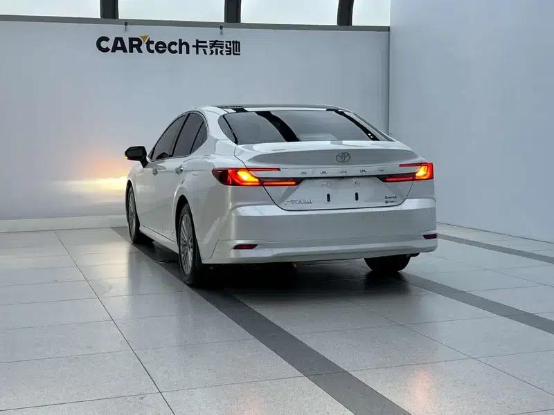 2024 Camry Hybrid 2.0HG Premium Edition — миниатюра 3