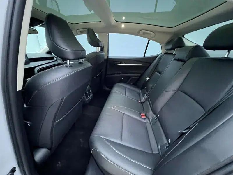 2024 Camry Hybrid 2.0HG Premium Edition — миниатюра 29