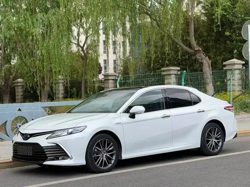 Camry 2021 Hybrid 2.5HG Luxury Edition — миниатюра 1
