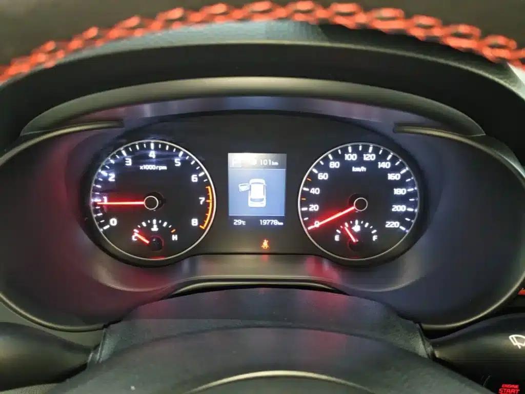 KX CROSS 2018 1.6L Automatic Sunroof Edition — миниатюра 12
