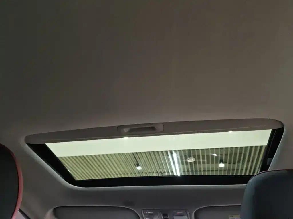 KX CROSS 2018 1.6L Automatic Sunroof Edition — миниатюра 18