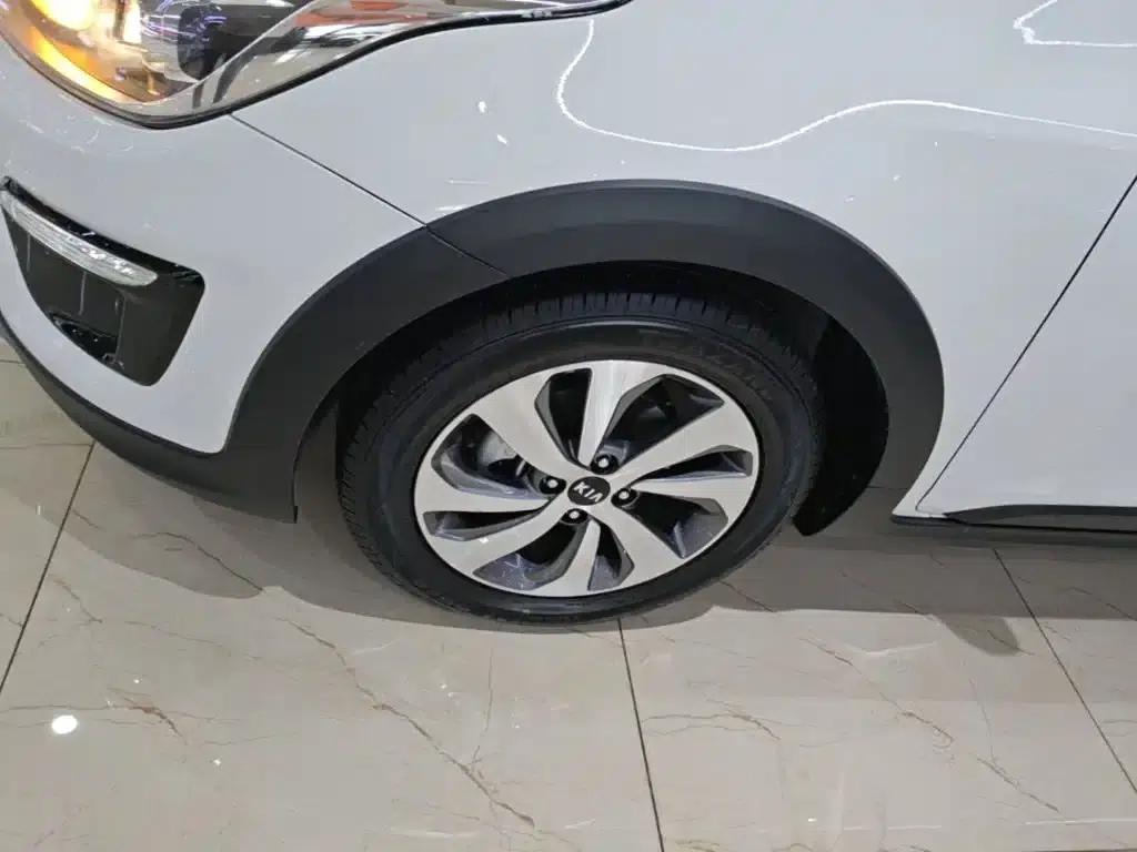 KX CROSS 2018 1.6L Automatic Sunroof Edition — миниатюра 23