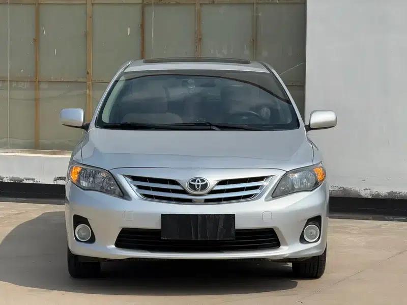 2013 Toyota Corolla Special Edition 1.6L Manual GL (Coolest Model) — миниатюра 2