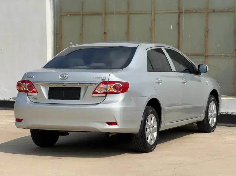 2013 Toyota Corolla Special Edition 1.6L Manual GL (Coolest Model) — миниатюра 4