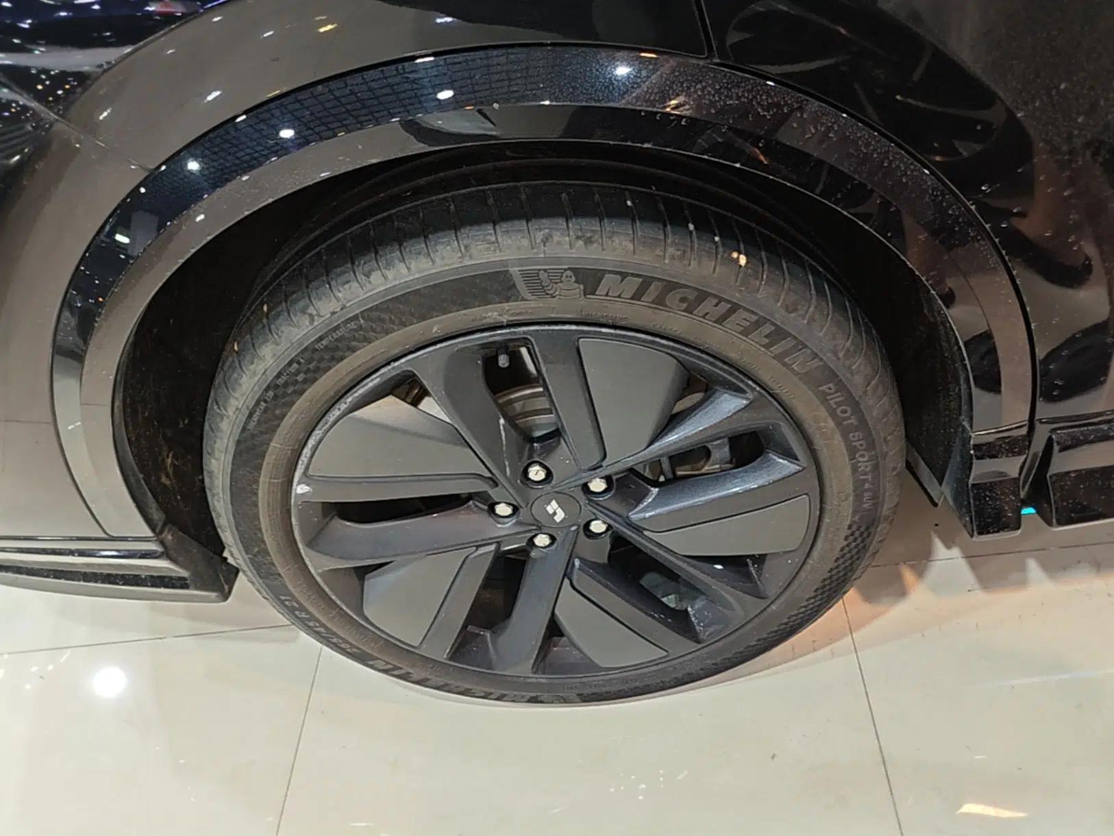 Li Auto L8 2023 Pro Model — миниатюра 11