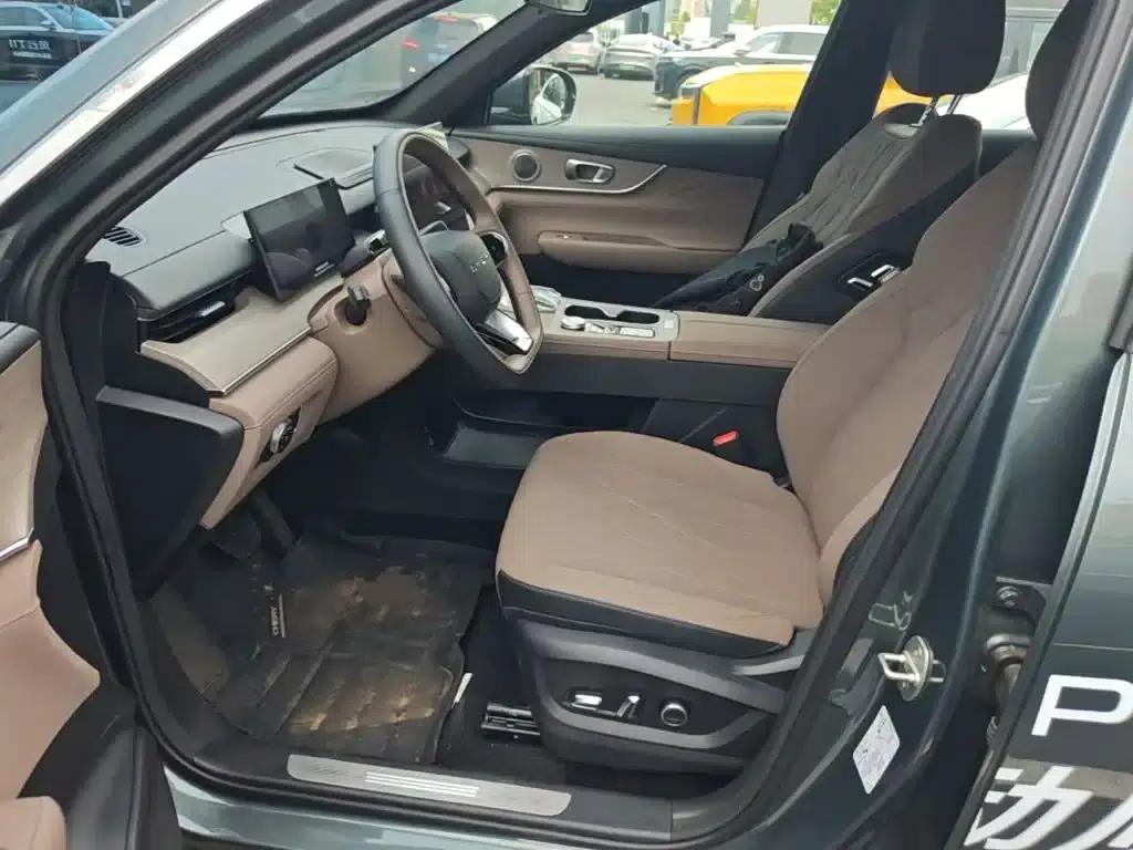 Chery Tiggo 8 PLUS 2025 290TGDI DCT Premium Edition — миниатюра 15