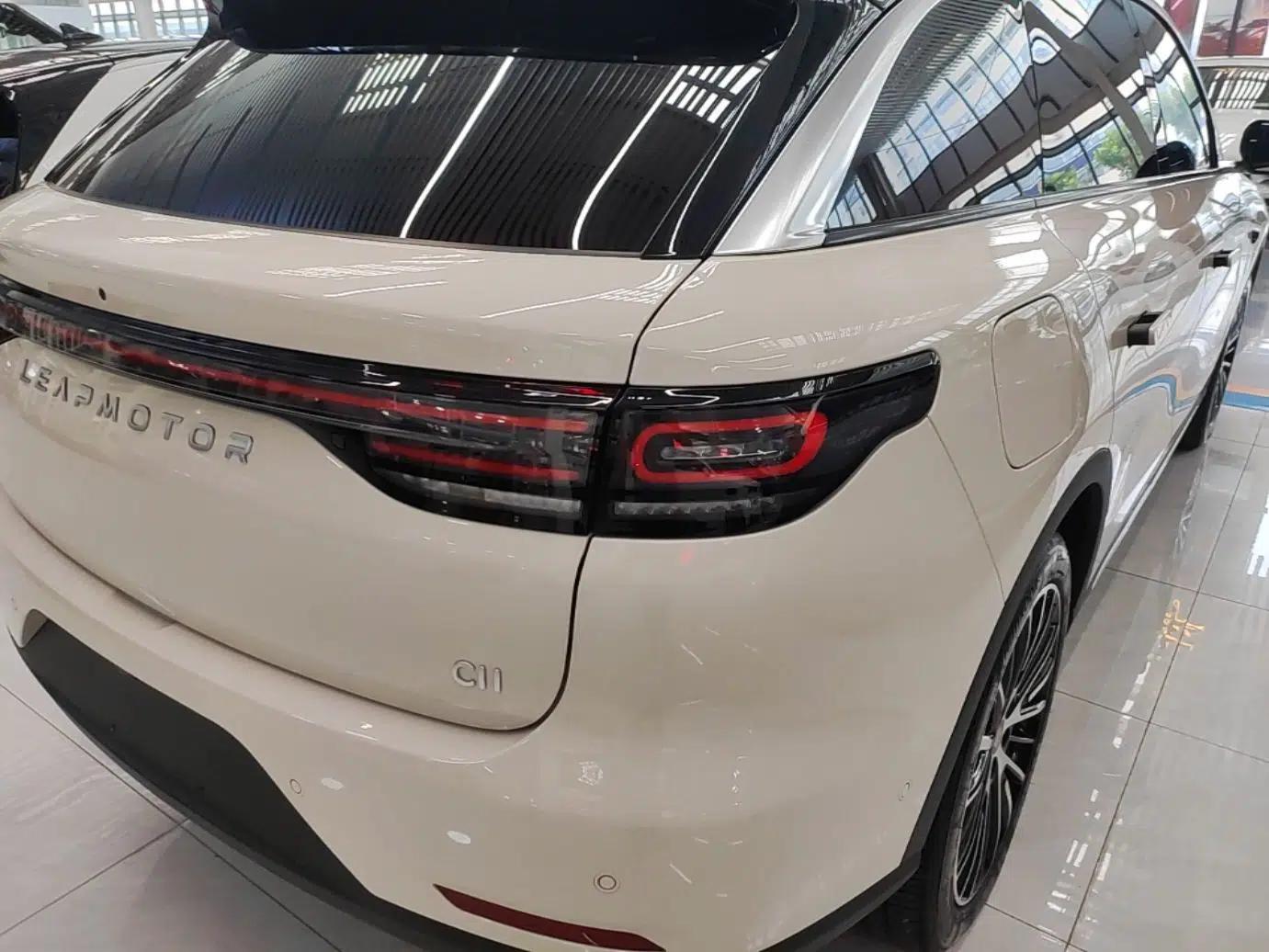 Leapmotor C11 2026 All-Electric 640 LiDAR Prestige Edition — миниатюра 9